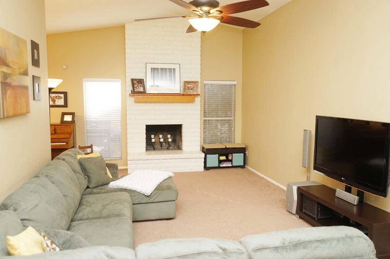 825 W Portobello Ave, Mesa, AZ 85210