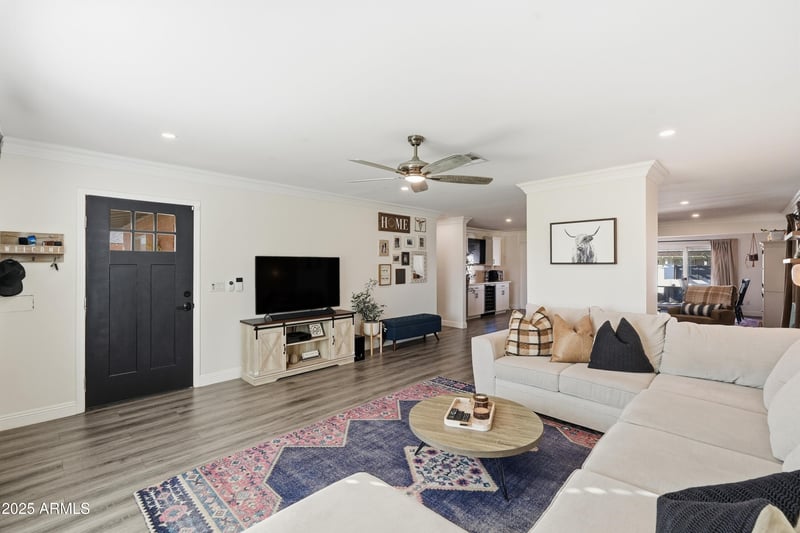 8250 Mackenzie Dr, Scottsdale, AZ 85251