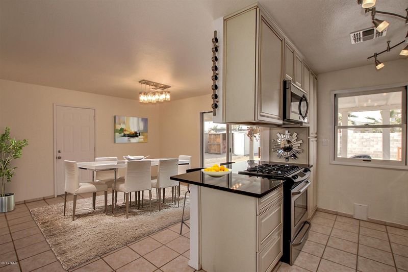8252 E Cypress St, Scottsdale, AZ 85257