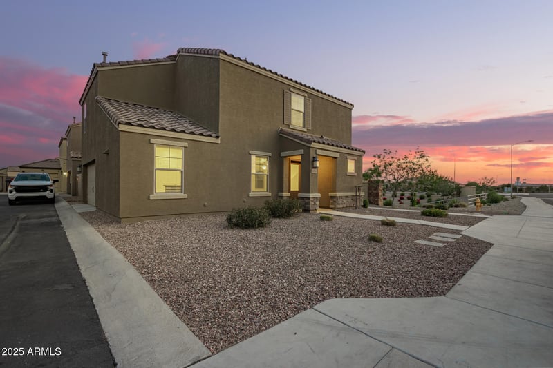 8253 Illini St, Phoenix, AZ 85043