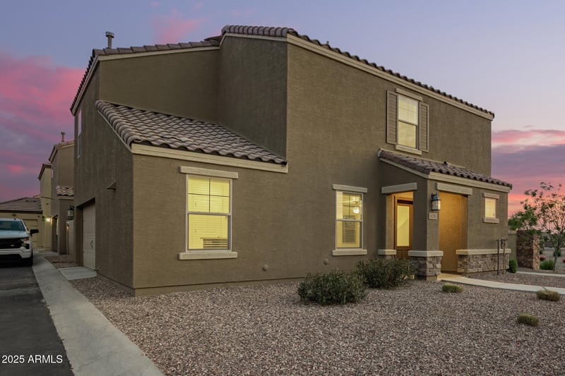 8253 Illini St, Phoenix, AZ 85043