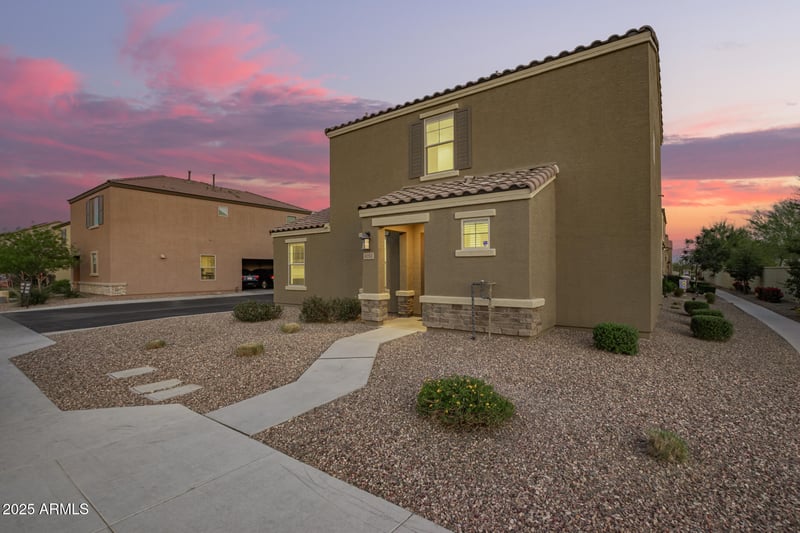 8253 Illini St, Phoenix, AZ 85043