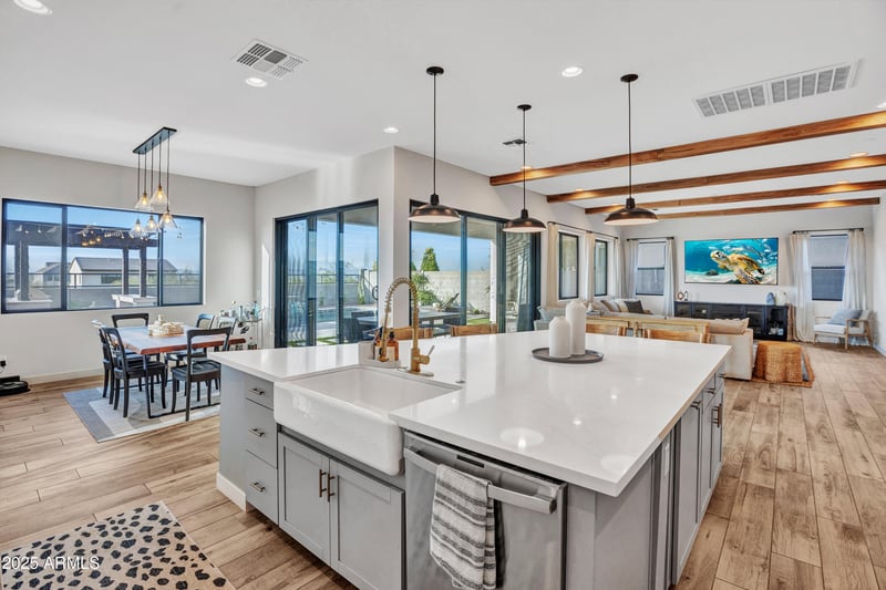 826 Buist Ave, Phoenix, AZ 85042