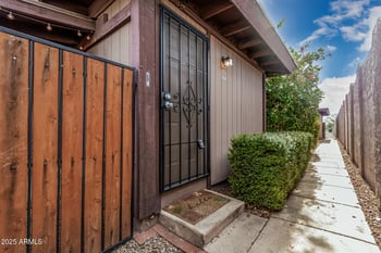 826 Casitas Dr #A, Tempe, AZ 85281