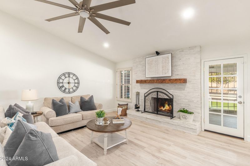 826 E Meadow Ln, Phoenix, AZ 85022