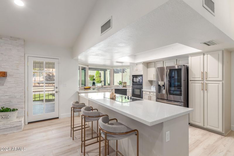 826 E Meadow Ln, Phoenix, AZ 85022