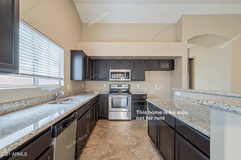826 E Wagoner Rd, Phoenix, AZ 85022