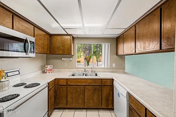 827 Hacienda Dr, Tempe, AZ 85281