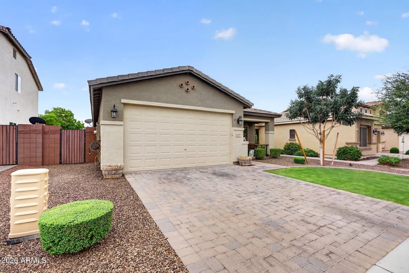 827 W Banyan Ave, San Tan Valley, AZ 85140