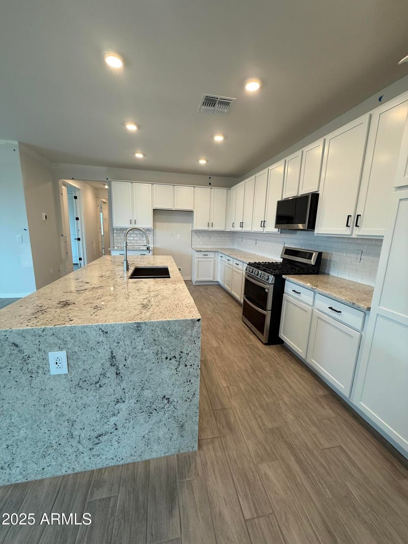 8272 174th Ln, Waddell, AZ 85355