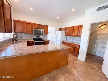 8274 Stephanie Ln, Tempe, AZ 85284
