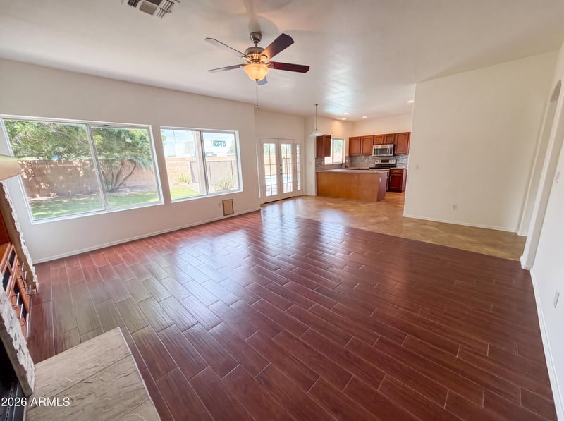 8274 Stephanie Ln, Tempe, AZ 85284