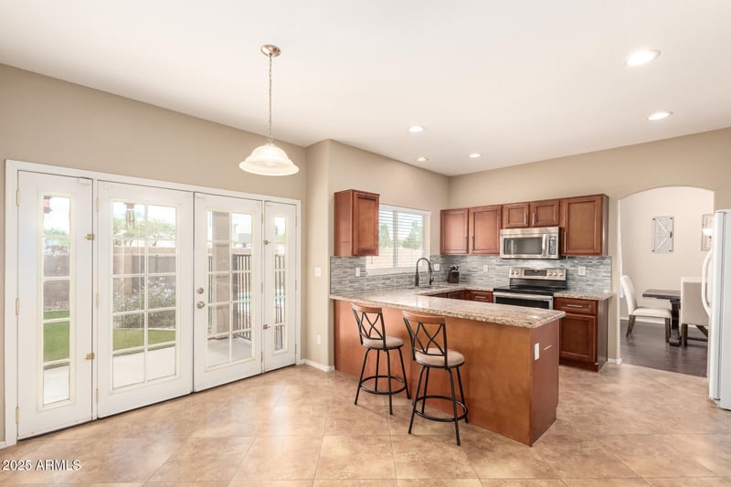 8274 Stephanie Ln, Tempe, AZ 85284