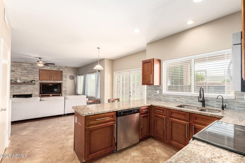 8274 Stephanie Ln, Tempe, AZ 85284