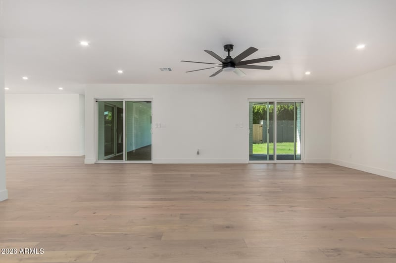 829 E Desert Park Ln, Phoenix, AZ 85020