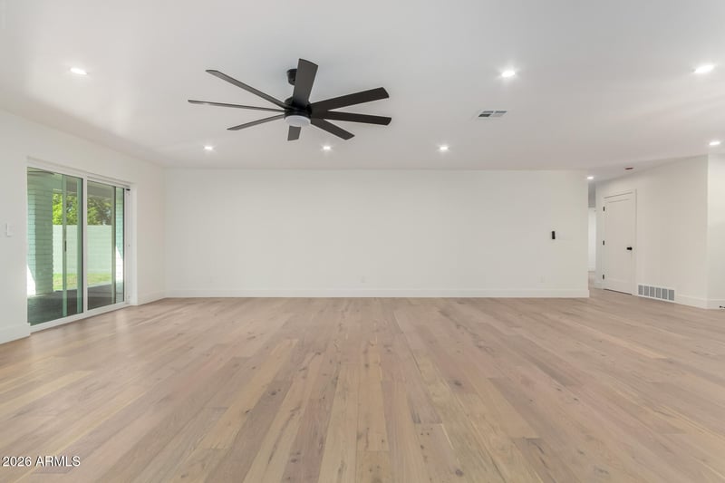 829 E Desert Park Ln, Phoenix, AZ 85020