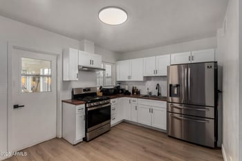 829 Mitchell Dr, Phoenix, AZ 85013