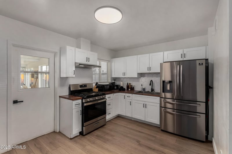 829 Mitchell Dr, Phoenix, AZ 85013