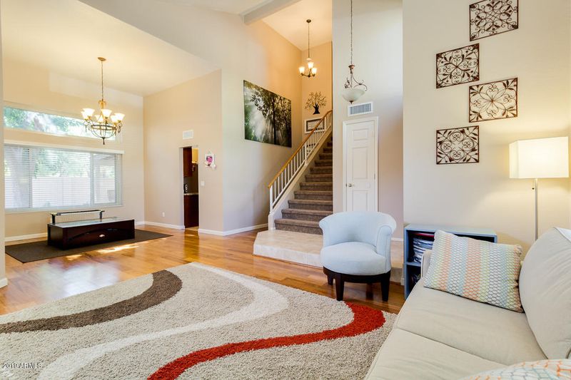 83 E Calle De Arcos St, Tempe, AZ 85284