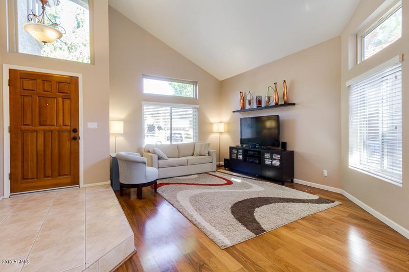 83 E Calle De Arcos St, Tempe, AZ 85284