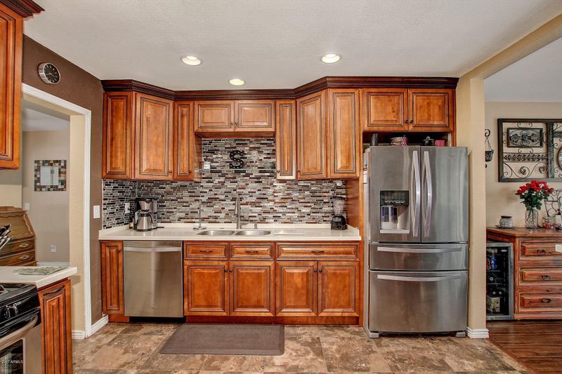 830 E Flynn Ln, Phoenix, AZ 85014