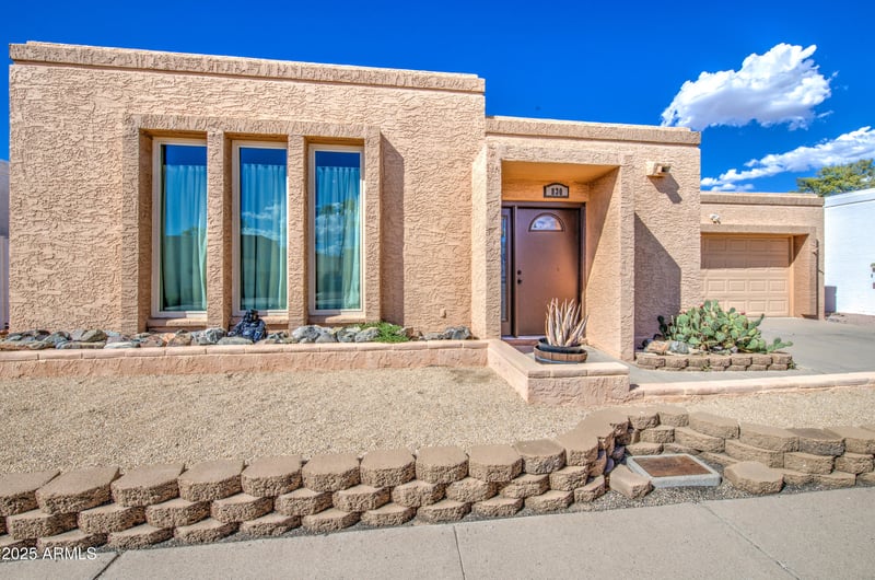 830 Michelle Dr, Phoenix, AZ 85022