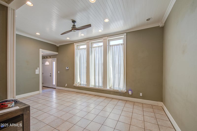830 Michelle Dr, Phoenix, AZ 85022