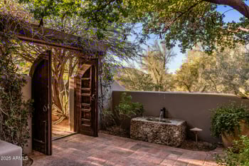 8300 Dixileta Dr #211, Scottsdale, AZ 85266