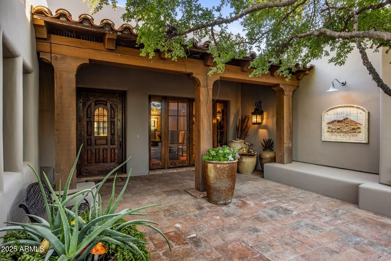 8300 Dixileta Dr #211, Scottsdale, AZ 85266