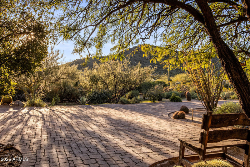 8300 Dixileta Dr #211, Scottsdale, AZ 85266