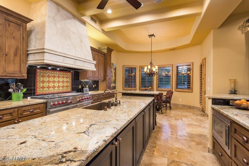 8300 Dixileta Dr #225, Scottsdale, AZ 85266