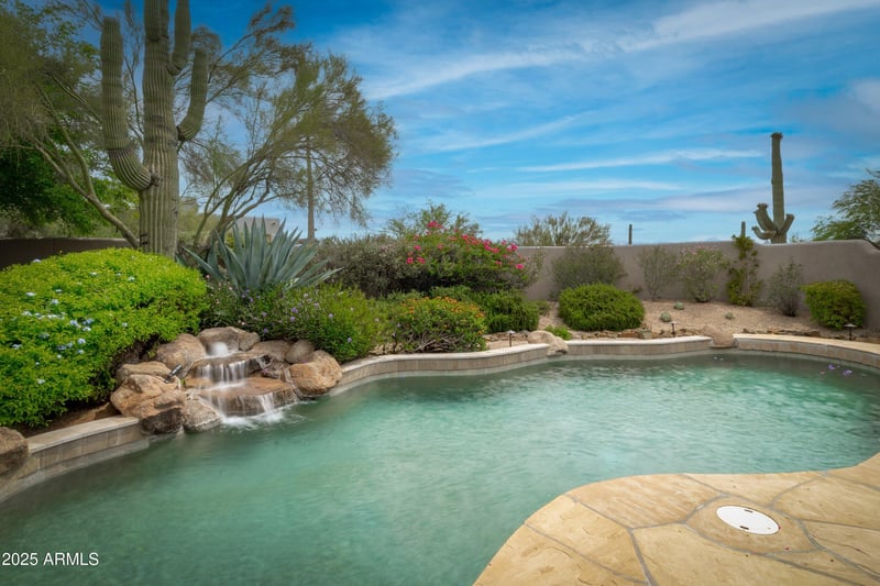 8300 Dixileta Dr #304, Scottsdale, AZ 85266