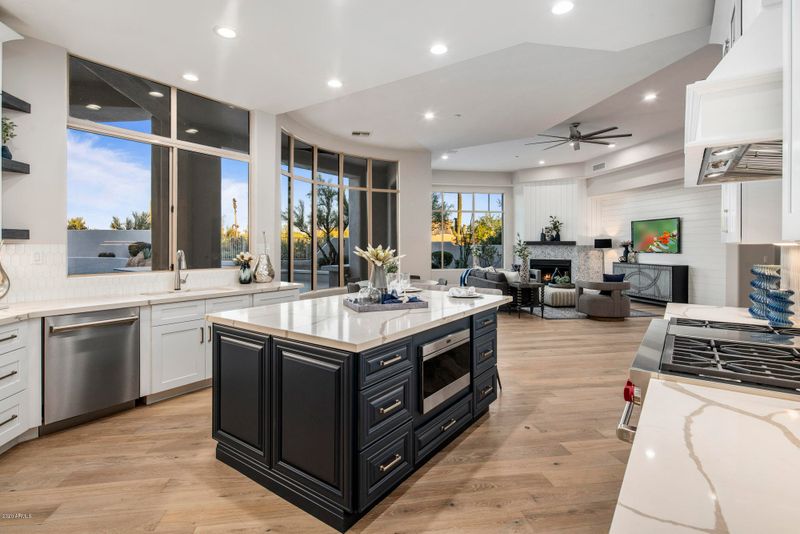 8300 E Dixileta Dr #213, Scottsdale, AZ 85266