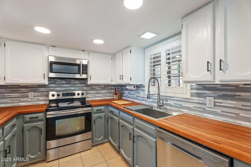 8301 21st Dr #202, Phoenix, AZ 85021