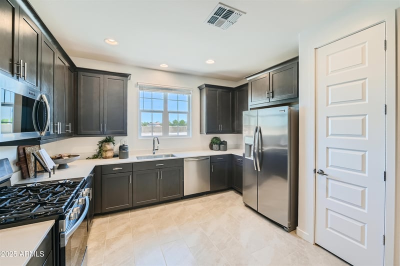 8302 E Prairie Ave, Mesa, AZ 85212