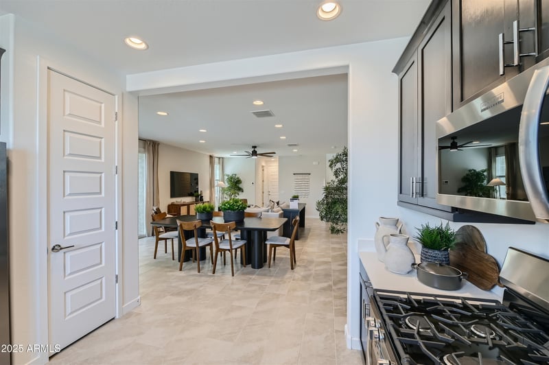 8302 E Prairie Ave, Mesa, AZ 85212