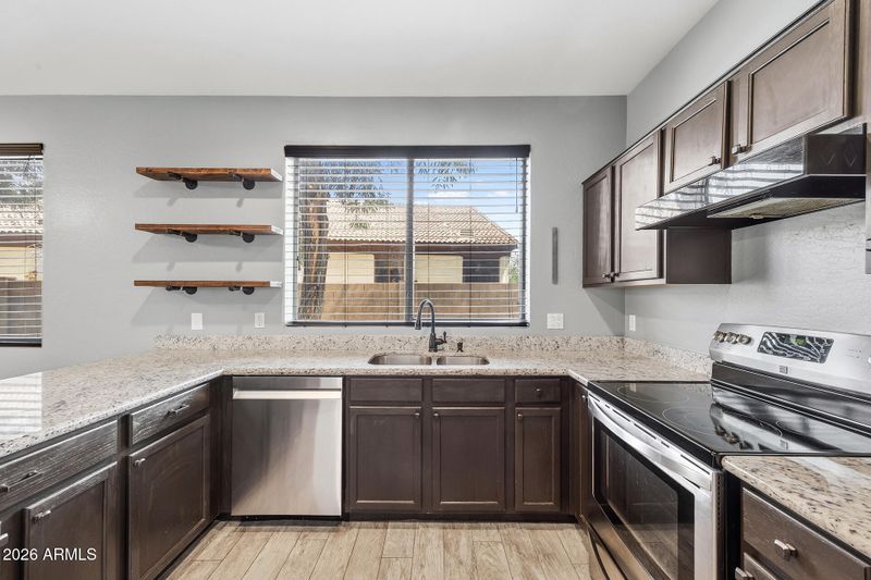 8303 N 56th Ln, Glendale, AZ 85302