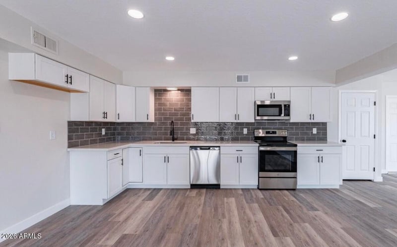 8304 N 55th Ave, Glendale, AZ 85302