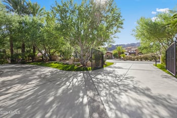 8305 50th St, Paradise Valley, AZ 85253