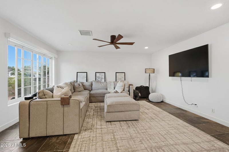 8307 Clarendon Ave, Scottsdale, AZ 85251