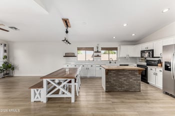 8308 Berridge Ln, Glendale, AZ 85305