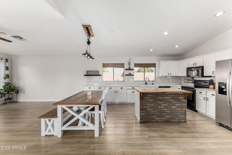 8308 Berridge Ln, Glendale, AZ 85305