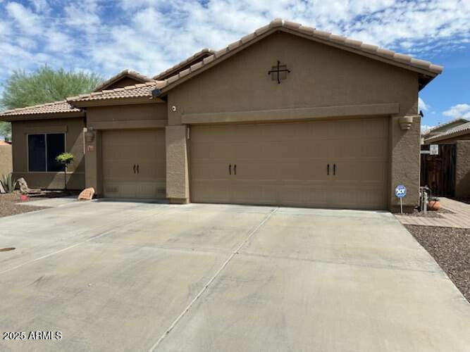 831 Phelps Dr, Apache Junction, AZ 85120