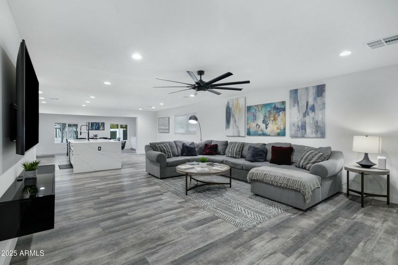 8314 E Clarendon Ave, Scottsdale, AZ 85251