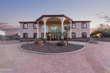 8315 Palm Ln, Mesa, AZ 85207