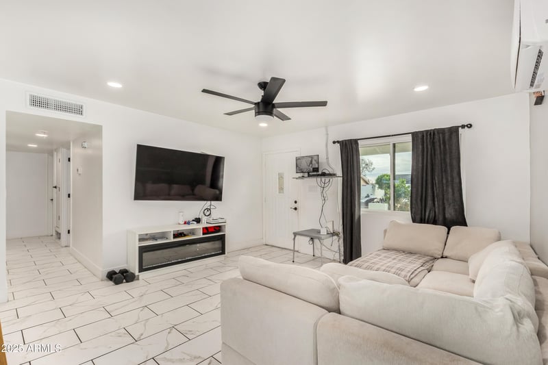 832 Dolphin Ave, Mesa, AZ 85204