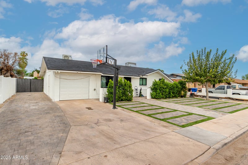 832 Dolphin Ave, Mesa, AZ 85204