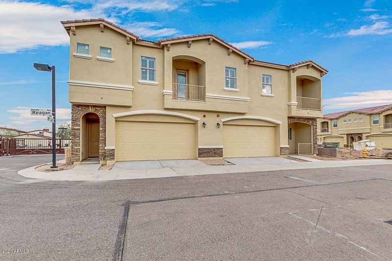 832 W Reagan Way, Phoenix, AZ 85021