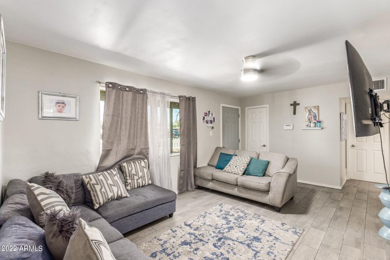 8320 N 28th Dr, Phoenix, AZ 85051