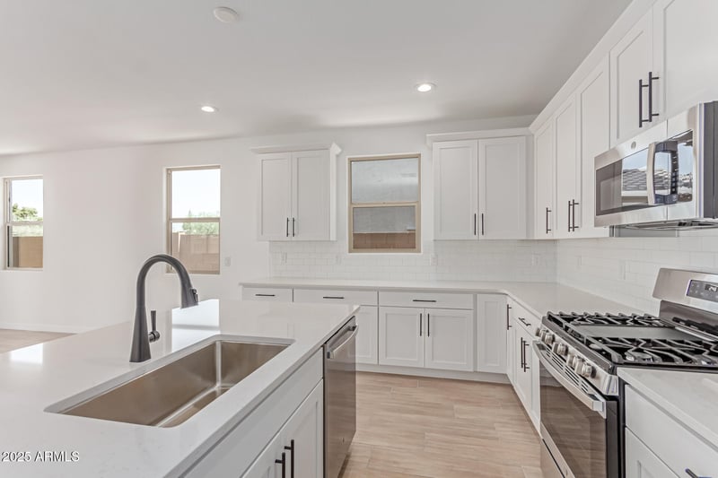 8325 53rd Dr, Glendale, AZ 85302